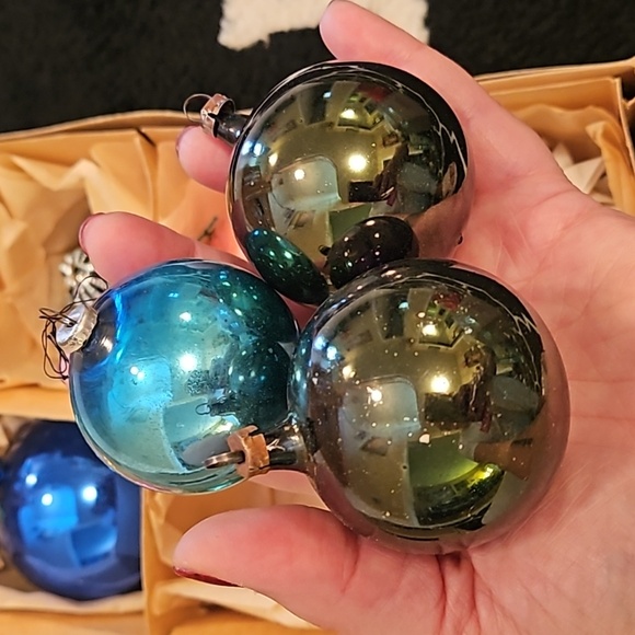 Vintage 10 mercury glass ornaments ,3 plastic 🔔 1970s box included - Picture 3 of 10
